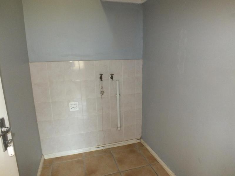 To Let 4 Bedroom Property for Rent in Van Riebeeckshof Western Cape